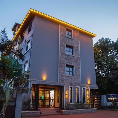 Blue Berries Hotel Entebbe Exterior photo