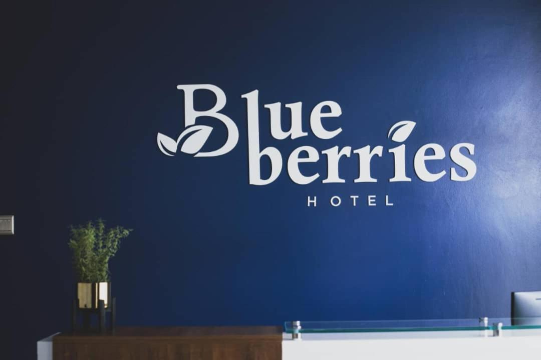 Blue Berries Hotel Entebbe Exterior photo