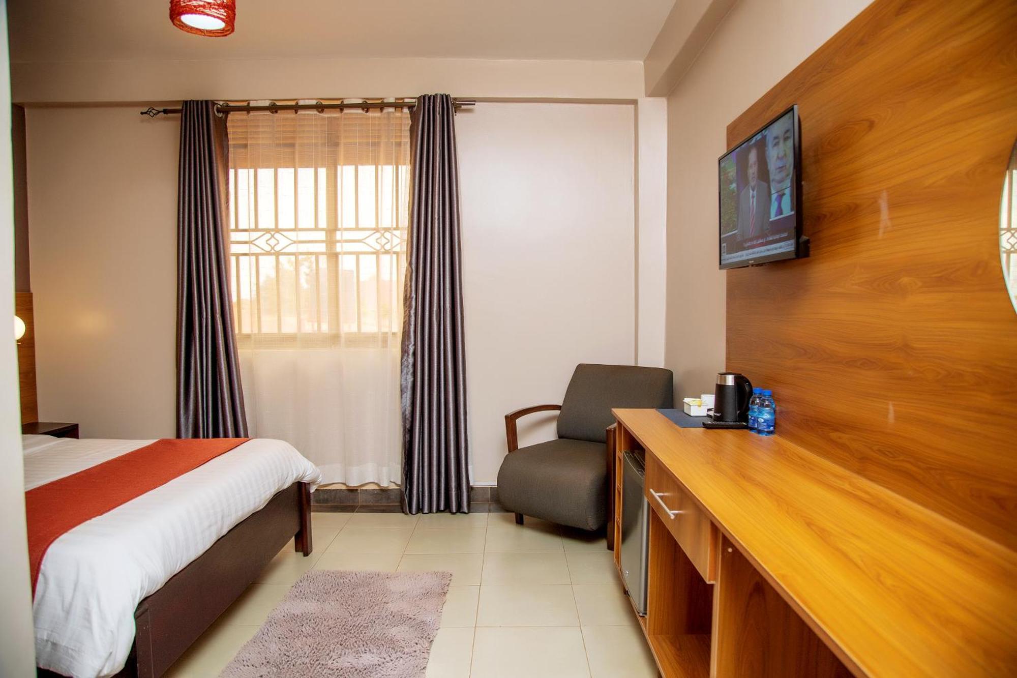 Blue Berries Hotel Entebbe Exterior photo