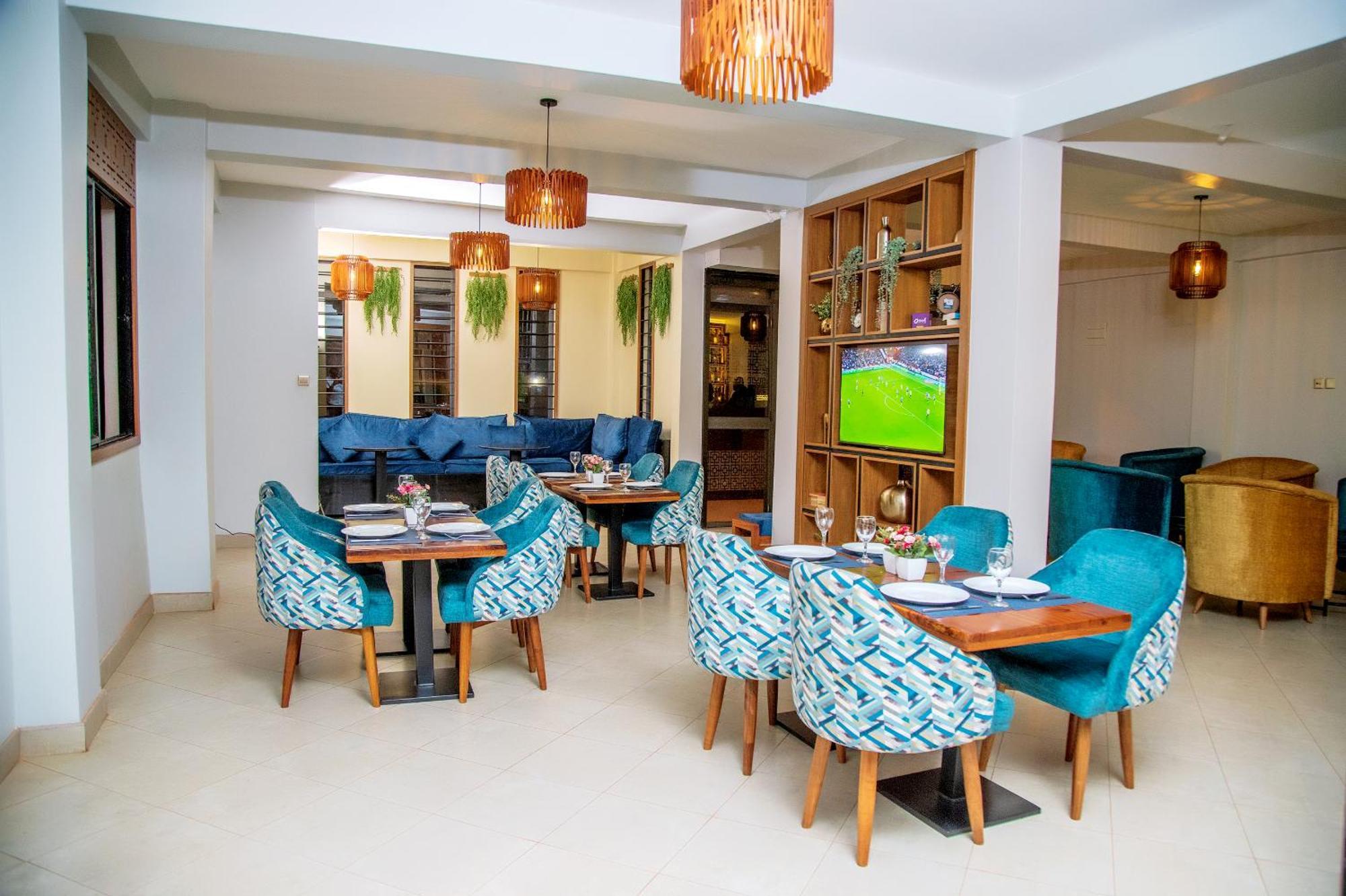 Blue Berries Hotel Entebbe Exterior photo